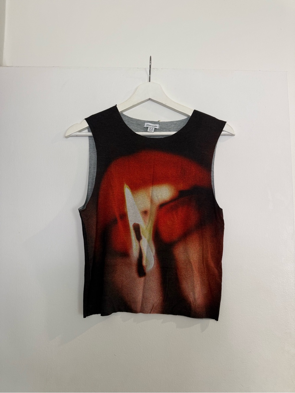 Graphic Sleeveless Tank Top in Red and Black